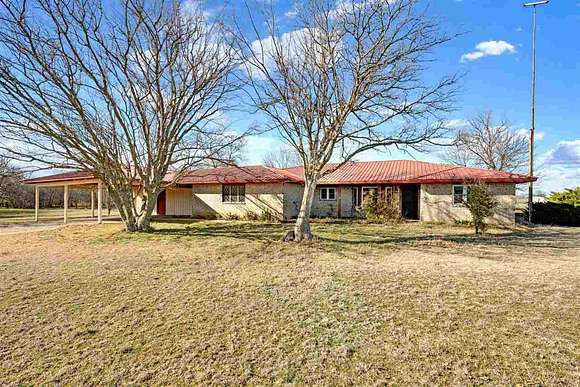 7 Acres of Residential Land with Home for Sale in Lawton, Oklahoma