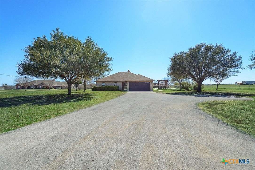 2.7 Acres of Residential Land with Home for Sale in Gatesville, Texas