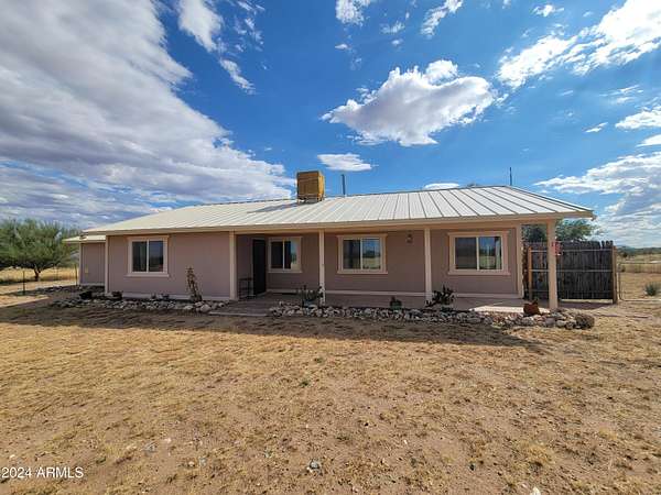 7.9 Acres of Residential Land with Home for Sale in Hereford, Arizona