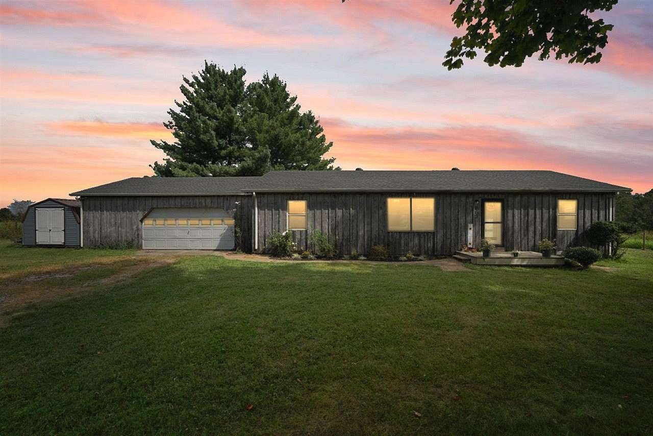 6.72 Acres of Residential Land with Home for Sale in Glasgow, Kentucky