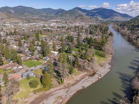 0.33 Acres of Residential Land for Sale in Grants Pass, Oregon