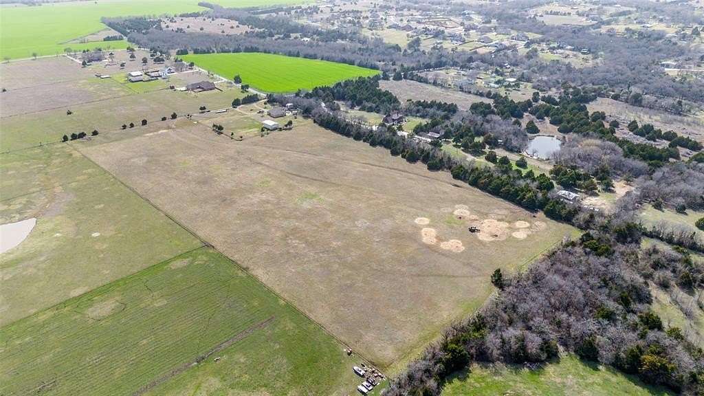 20.8 Acres of Agricultural Land for Sale in Oak Leaf, Texas