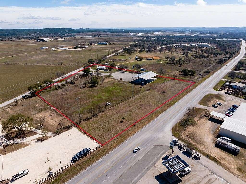 5.47 Acres of Improved Mixed-Use Land for Sale in Kerrville, Texas