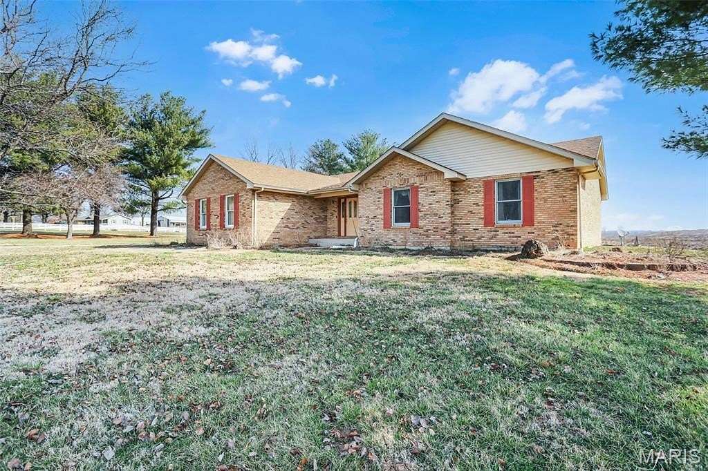 5 Acres of Land with Home for Sale in Edwardsville, Illinois
