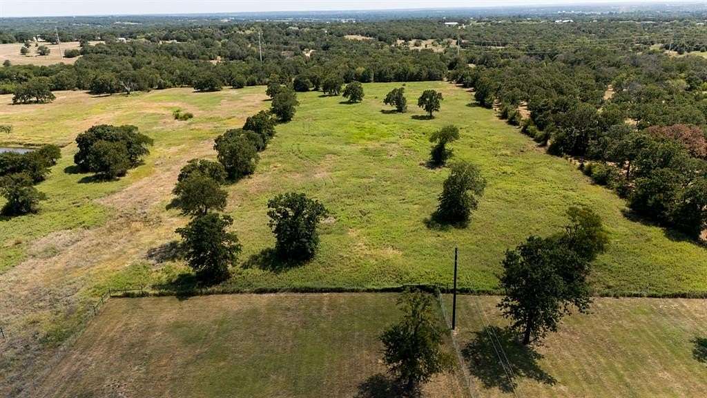 10 Acres of Land for Sale in Decatur, Texas