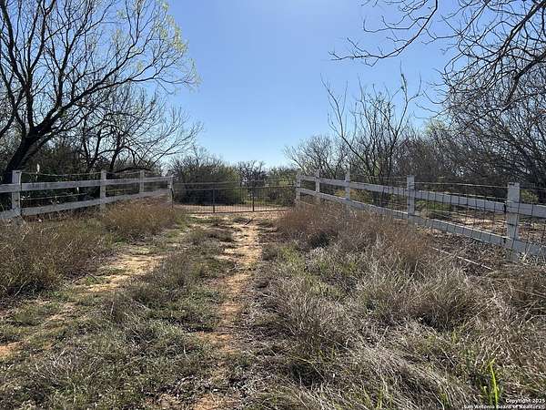 10 Acres of Residential Land for Sale in Floresville, Texas