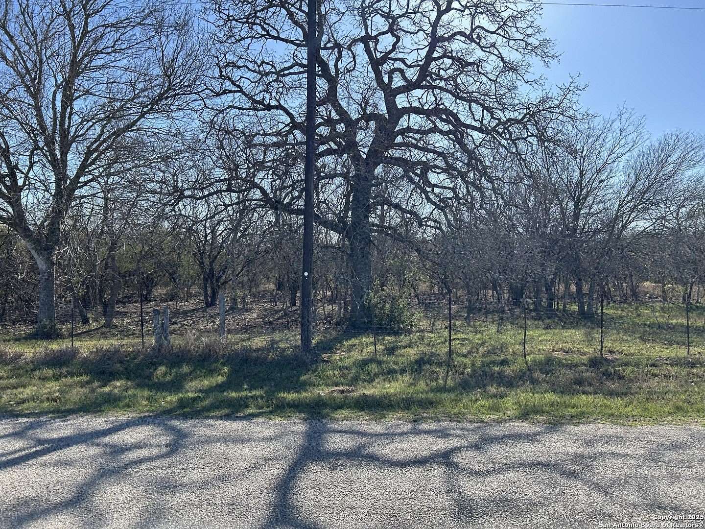 10 Acres of Residential Land for Sale in Floresville, Texas