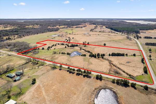 22 Acres of Agricultural & Residential Land for Sale in Mount Pleasant, Texas
