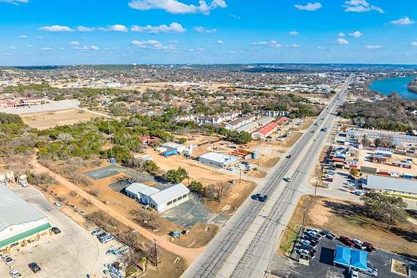 9.14 Acres of Improved Commercial Land for Sale in Kerrville, Texas