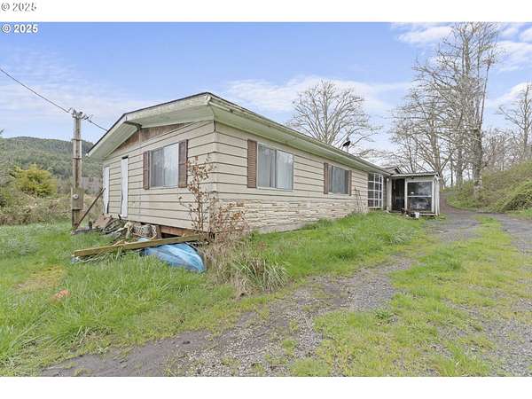 85.2 Acres of Land with Home for Sale in Astoria, Oregon