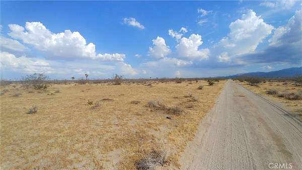 18.4 Acres of Land for Sale in Phelan, California