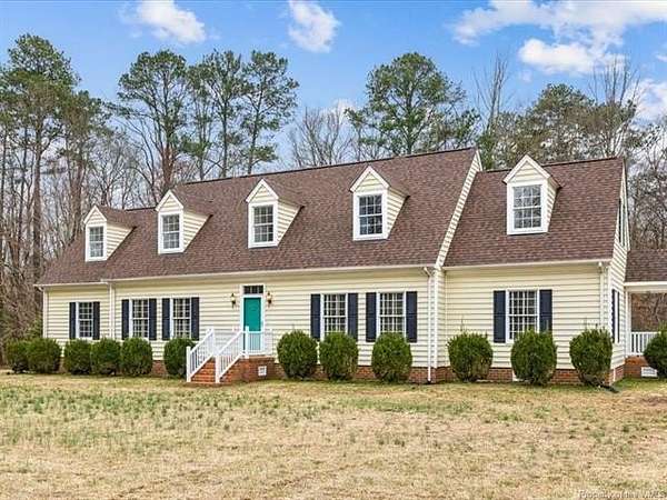 20.3 Acres of Recreational Land with Home for Sale in Courtland, Virginia