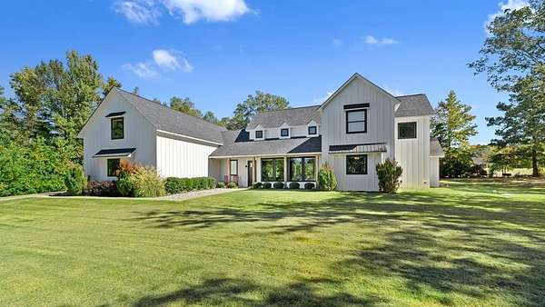 2 Acres of Residential Land with Home for Sale in Texarkana, Texas