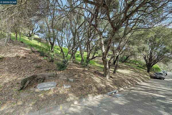 0.1 Acres of Land for Sale in Orinda, California