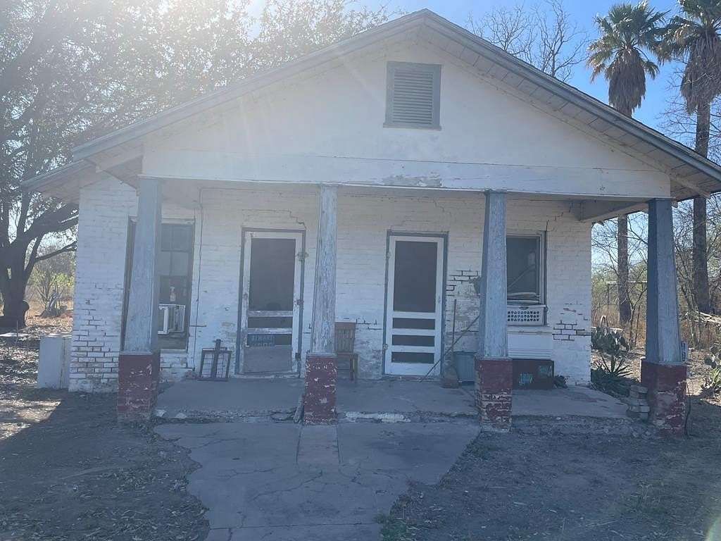 5.34 Acres of Residential Land with Home for Sale in Quemado, Texas