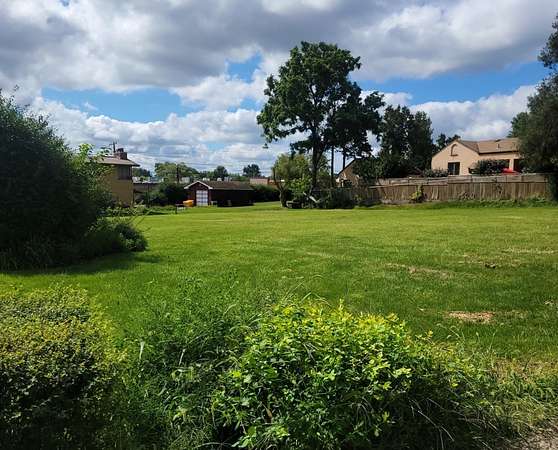 Residential Land for Sale in Mundelein, Illinois