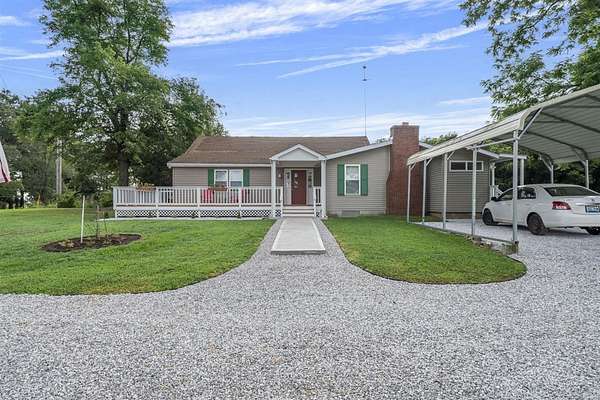 5 Acres of Residential Land with Home for Sale in Bowling Green, Kentucky