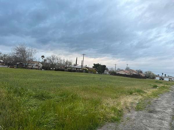 1 Acre of Residential Land for Sale in Corcoran, California