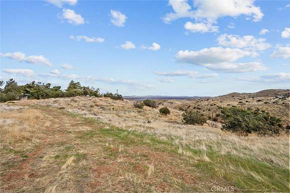 2.51 Acres of Residential Land with Home for Sale in Palmdale, California