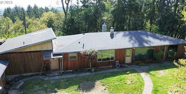 10.5 Acres of Land with Home for Sale in Eugene, Oregon