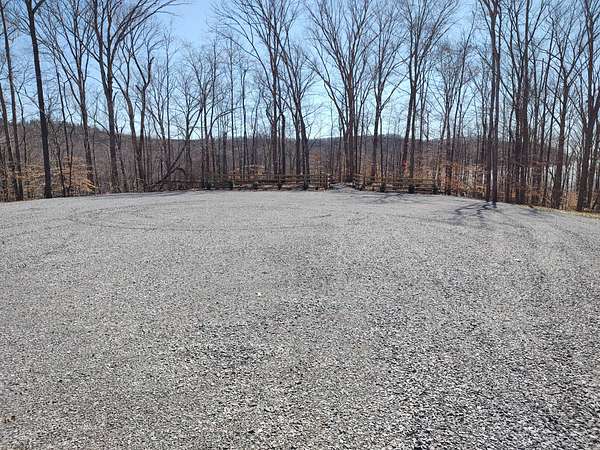 18 Acres of Land for Sale in Dover, Tennessee