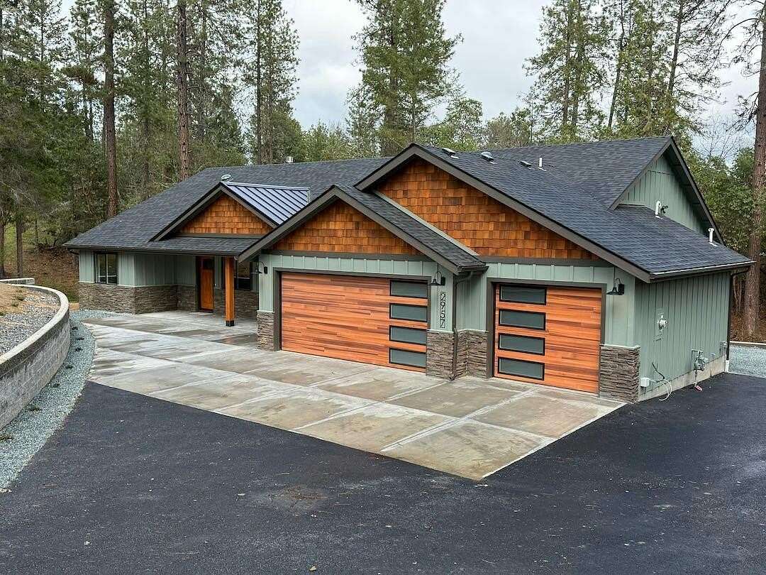 2.1 Acres of Residential Land with Home for Sale in Grants Pass, Oregon