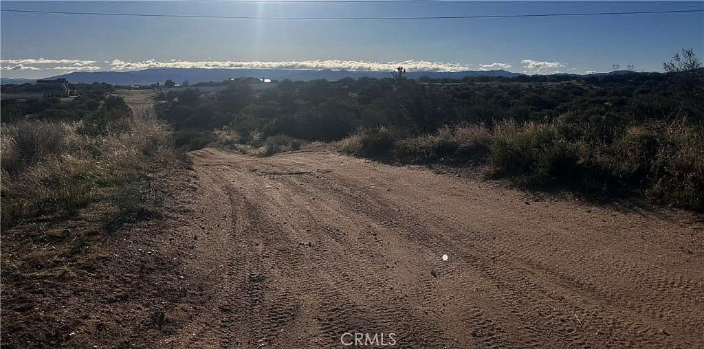 2 Acres of Land for Sale in Oak Hills, California