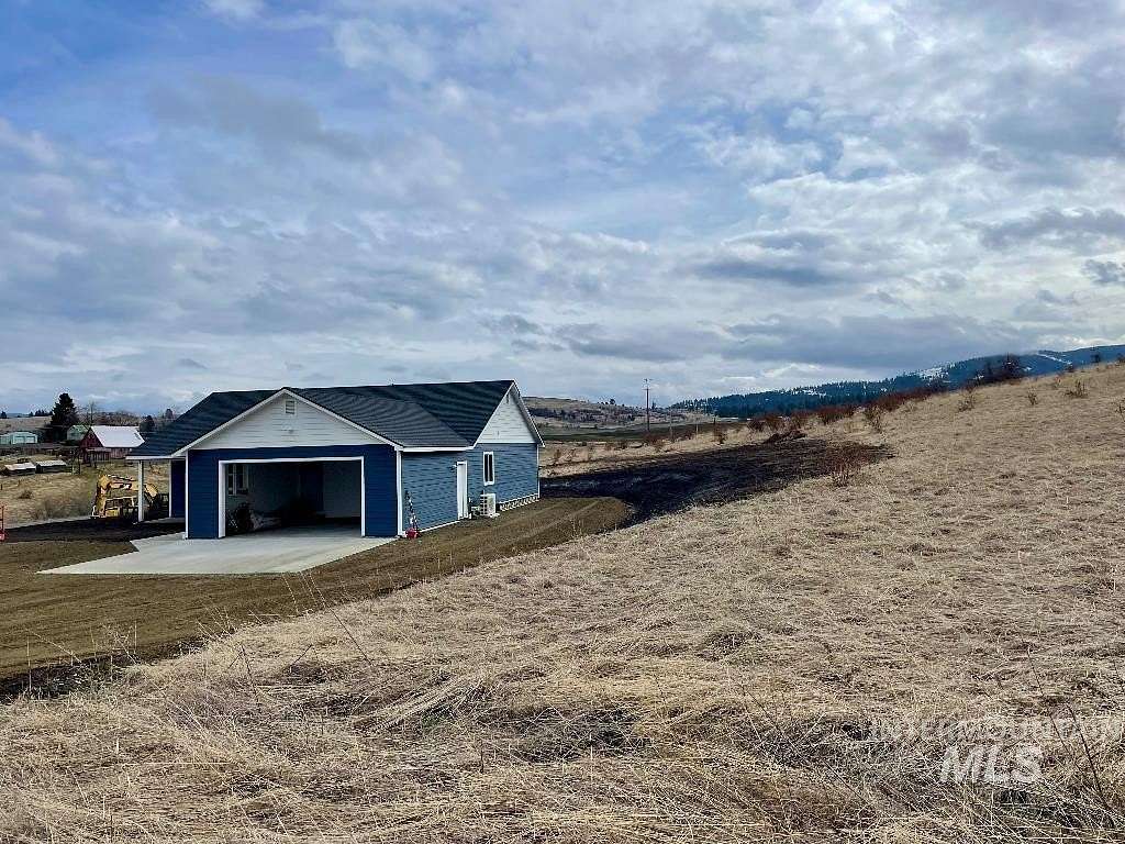 5 Acres of Residential Land with Home for Sale in Grangeville, Idaho
