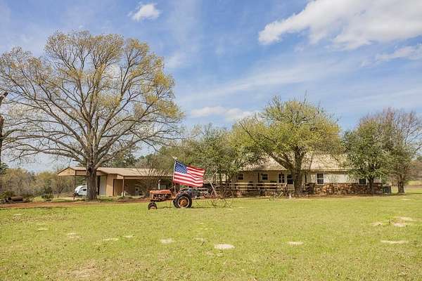 5 Acres of Residential Land with Home for Sale in Palestine, Texas