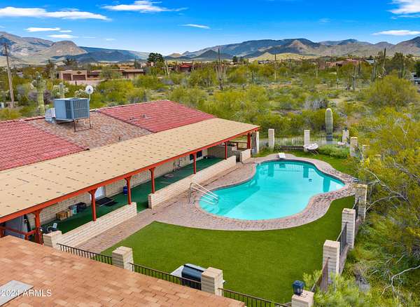 3.1 Acres of Residential Land with Home for Sale in Cave Creek, Arizona