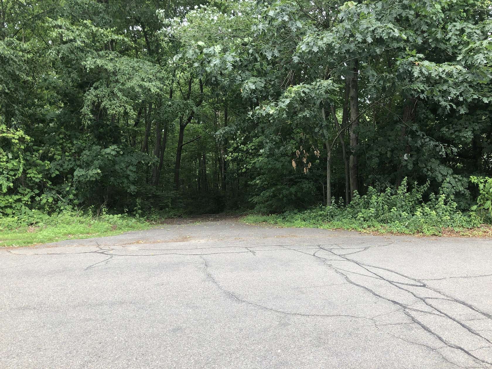 0.43 Acres of Residential Land for Sale in Plymouth, Connecticut