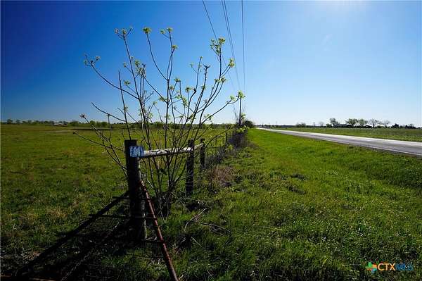 5.49 Acres of Improved Residential Land for Sale in Schulenburg, Texas