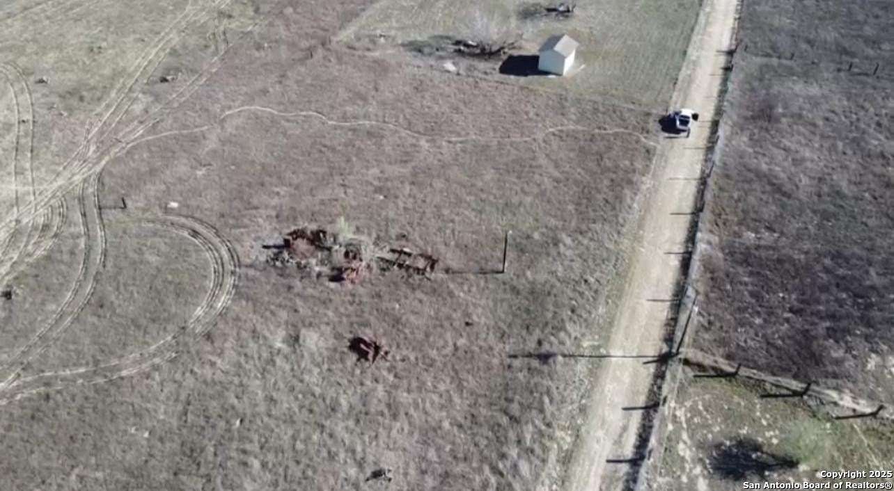 1 Acre of Residential Land for Sale in Poteet, Texas