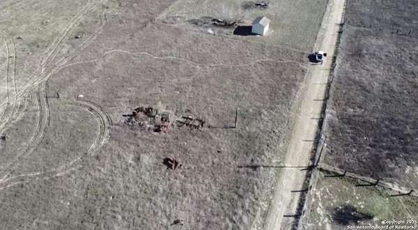 1 Acre of Residential Land for Sale in Poteet, Texas