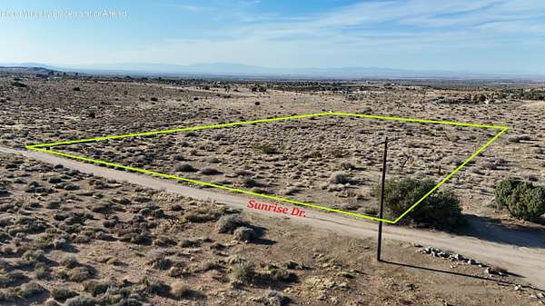 5 Acres of Residential Land for Sale in Pearblossom, California