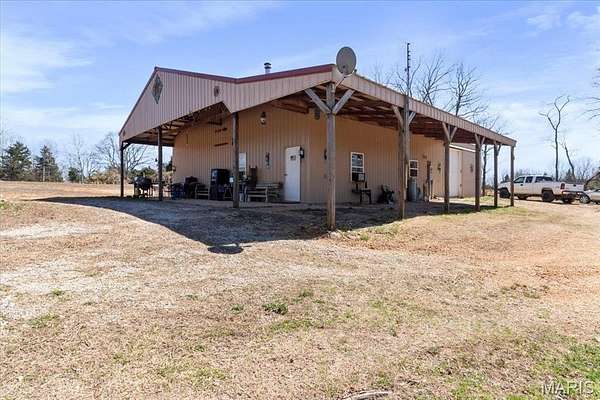 171 Acres of Land with Home for Sale in Walls Township, Missouri