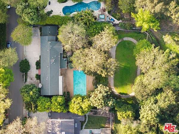 3.14 Acres of Residential Land with Home for Sale in Los Angeles, California