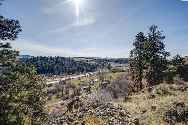 5 Acres of Residential Land for Sale in Colfax, Washington