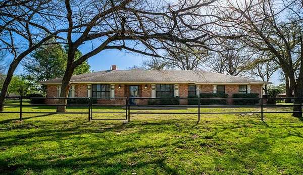 9.22 Acres of Residential Land with Home for Sale in Mexia, Texas