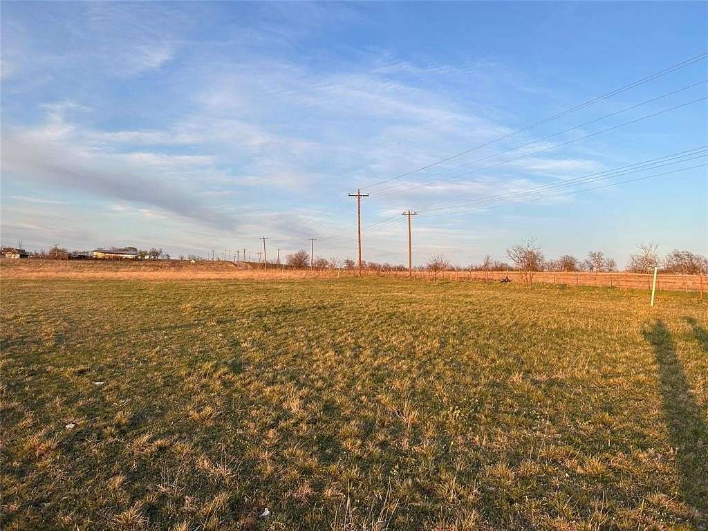 2 Acres of Residential Land for Sale in Decatur, Texas