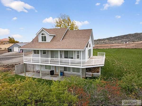 8.54 Acres of Land with Home for Sale in Menan, Idaho