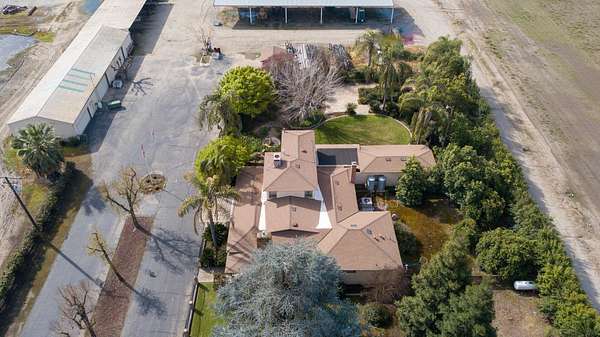 3.64 Acres of Residential Land with Home for Sale in Porterville, California