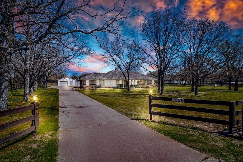 2.62 Acres of Residential Land with Home for Sale in Terrell, Texas