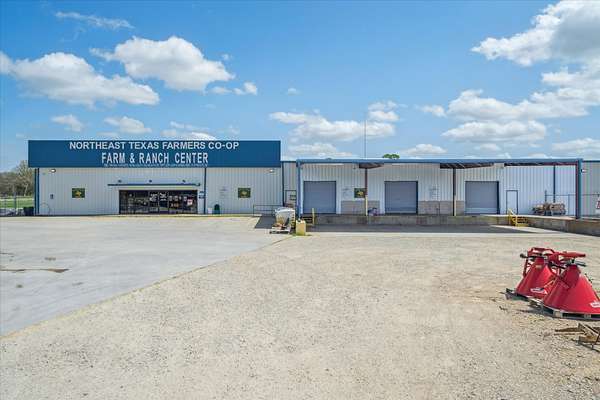 6.34 Acres of Mixed-Use Land for Sale in Clarksville, Texas