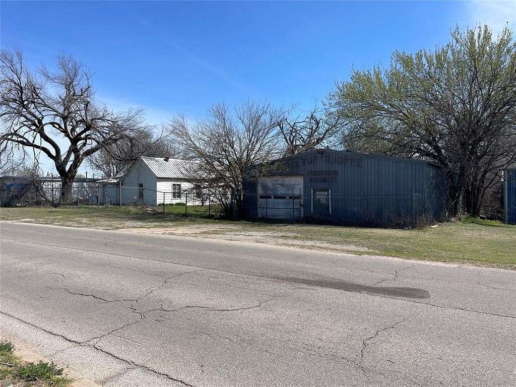 0.56 Acres of Commercial Land for Sale in Chickasha, Oklahoma