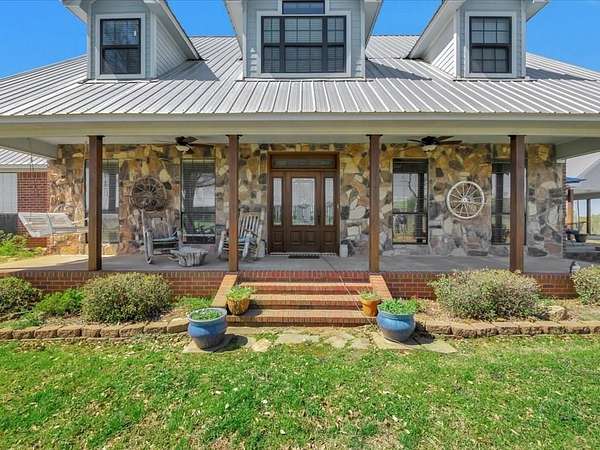 216 Acres of Land with Home for Sale in San Augustine, Texas