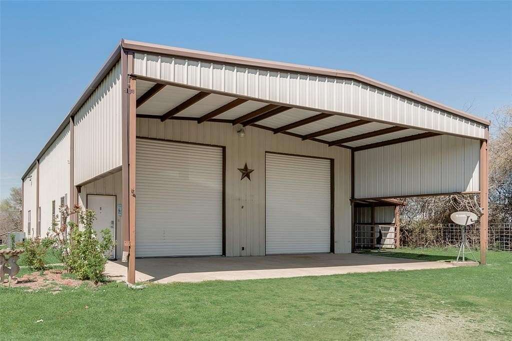 11 Acres of Land with Home for Sale in Mesquite, Texas