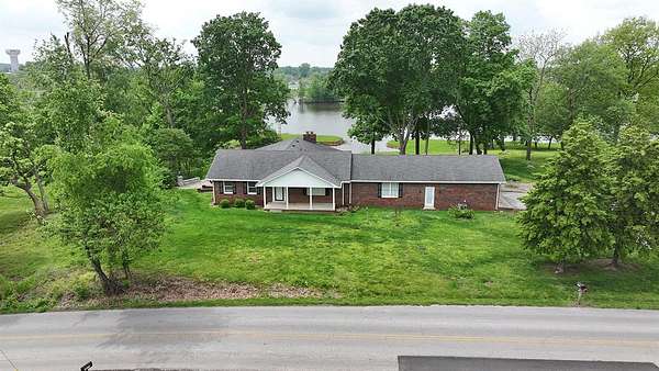 5 Acres of Residential Land with Home for Sale in Bowling Green, Kentucky