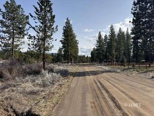 1 Acre of Residential Land for Sale in Chiloquin, Oregon