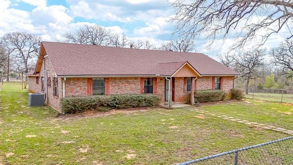 13 Acres of Land with Home for Sale in Fairfield, Texas